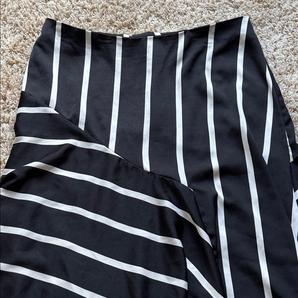 Who What Wear Asymmetrical Black and White Skirt - Picture 4 of 8